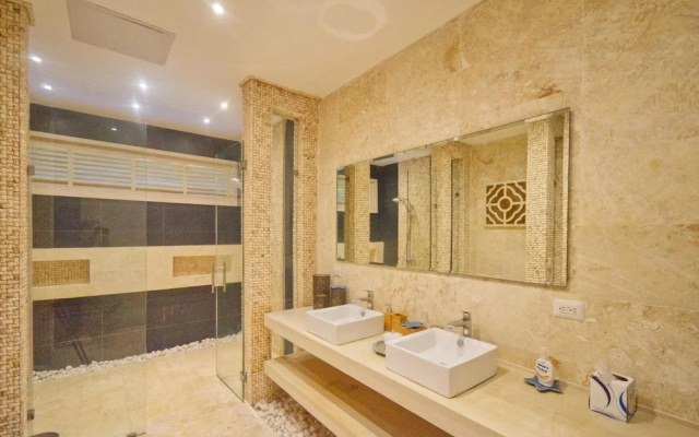 Modern Villa With Ocean View and Service Staff