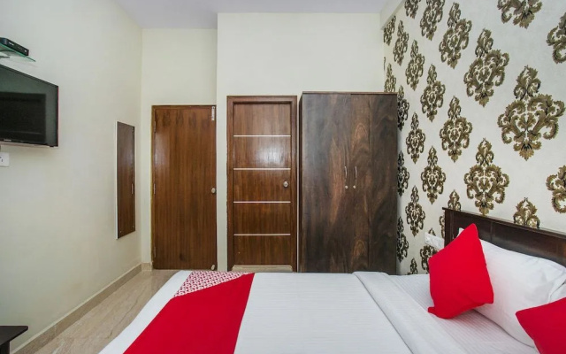 OYO 26963 Hotel Crystal Grandeur