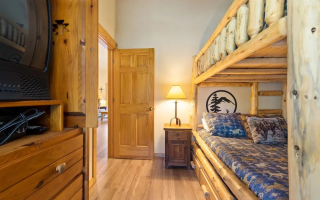 2674 Tenderfoot Lodge 2 Bedroom Condo by RedAwning