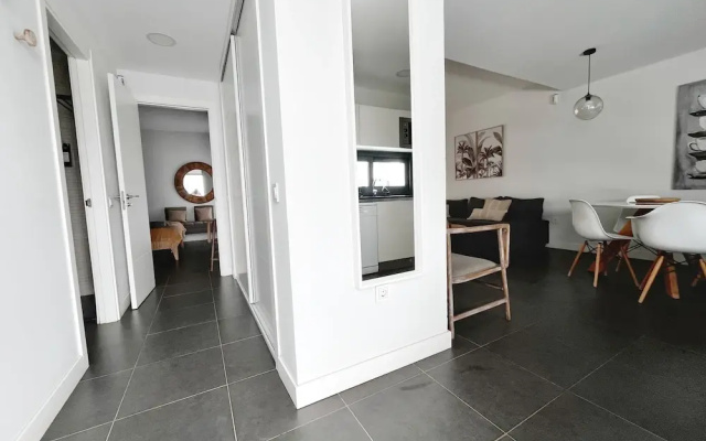 Apartment - Sleeps 4 - Parking - Beach Close