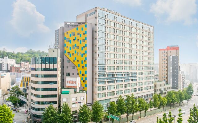 H Avenue Hotel Edae Shinchon вид на фасад