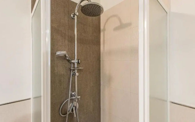 Rental In Rome Trastevere White Apartment