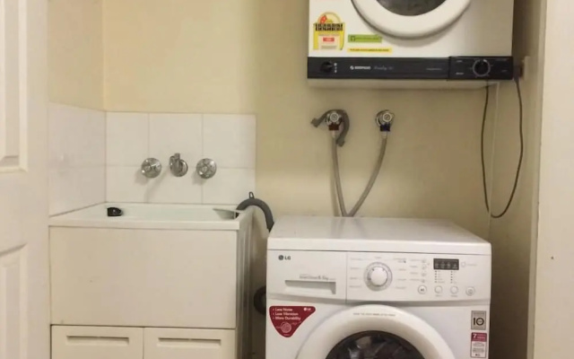 Cairns City Garden Apartment