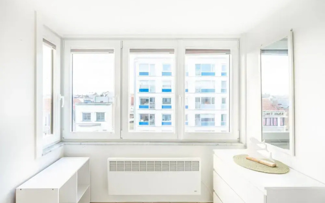 Modern Apartment Near Sea