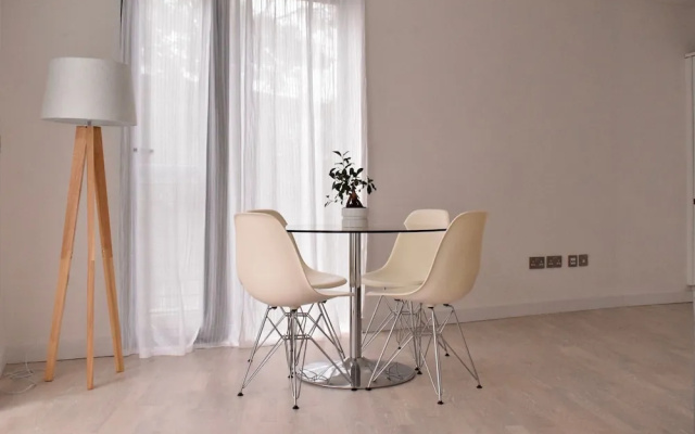 Bright 1 Bedroom Apartment in South London