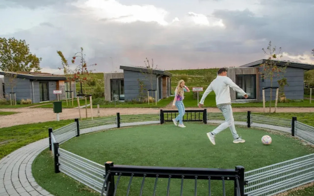 Comfy Lodge with Microwave near Markermeer