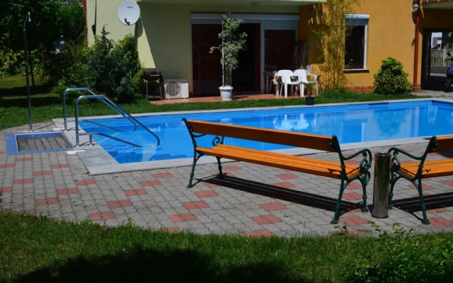 Bálint 2 apartman with outdoor pool
