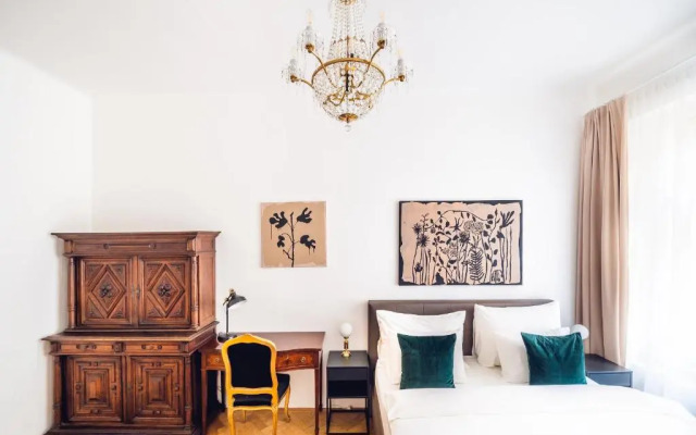 Kafka Apartment 4BR+2bath Old Town