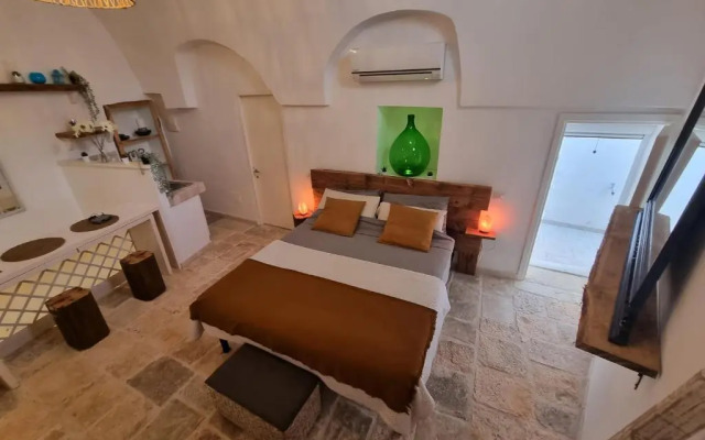 Biancostuni 81