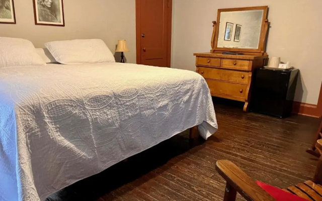 Lakeside Inn