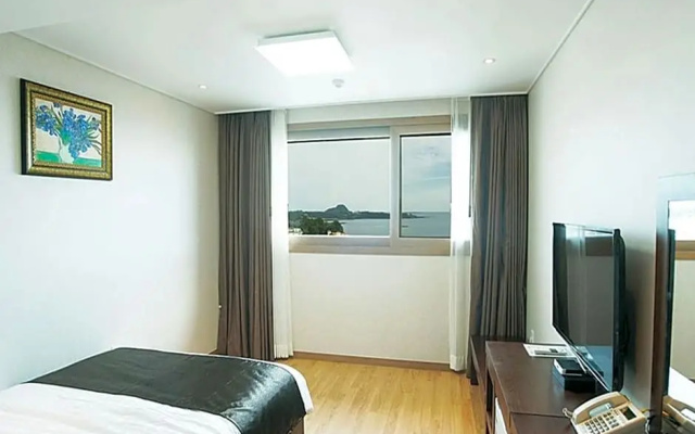 Iris Hotel