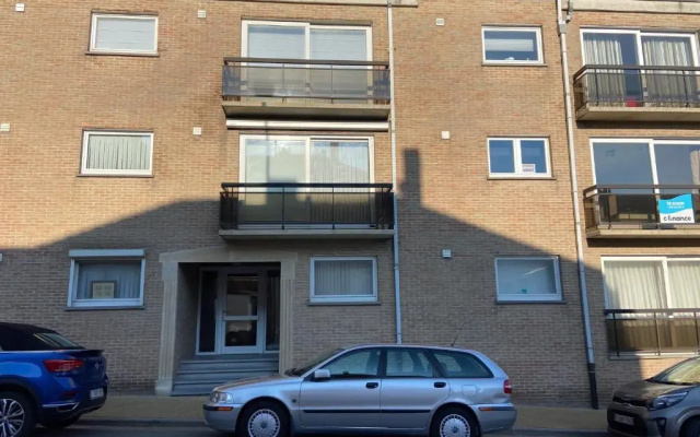 Ruim zonnig appartement op 50m van strand