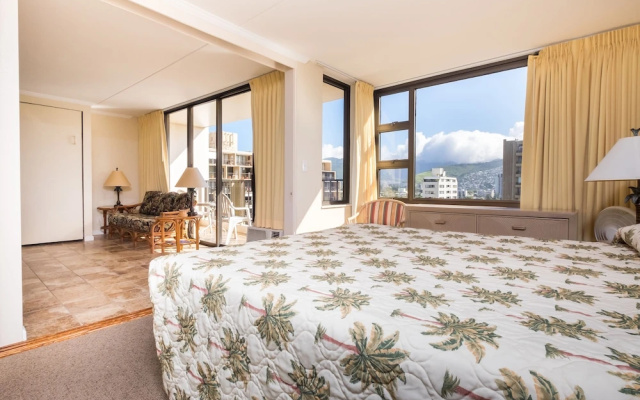 Waikiki Banyan Tower 2 by VRI Americas