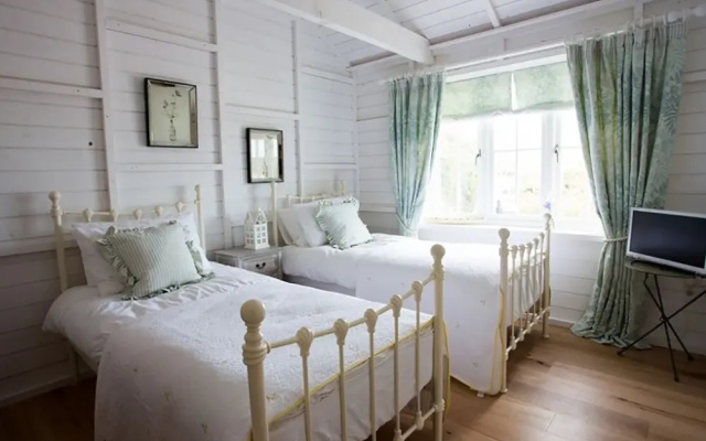Lligwy Beach Cottage