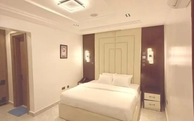 Lofty Xphere Apartment