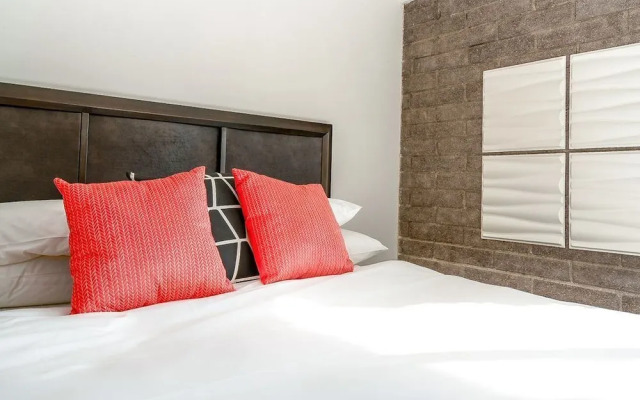 Modern 2BR by Old Town #8 by WanderJaunt