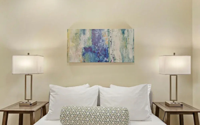 Upscale 4BR in Wicker Park - Damen 1R