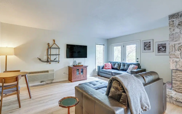 Osage Beach Home: Deck, Pool Access