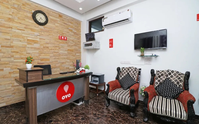OYO 10810 Sangvi Palace