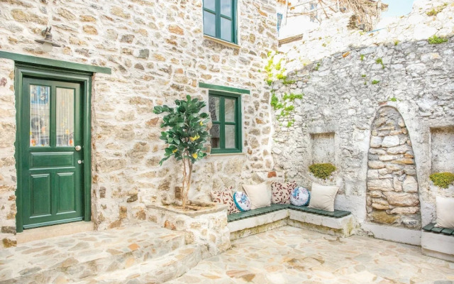 Metis Stone Home
