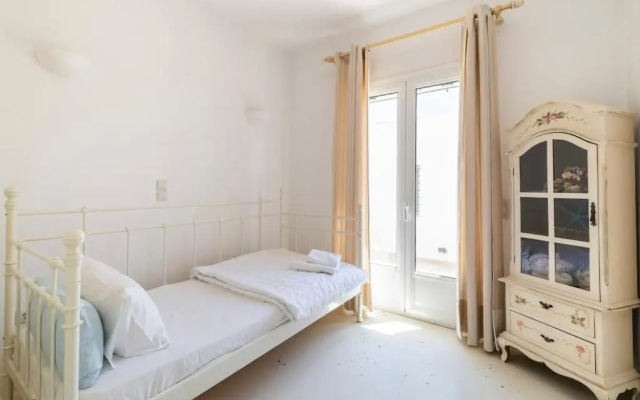 Petra House Kea 12776742