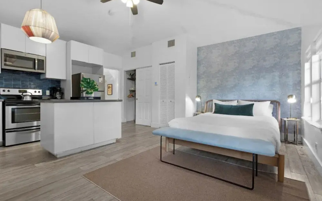 7BD Downtown Oasis Pool