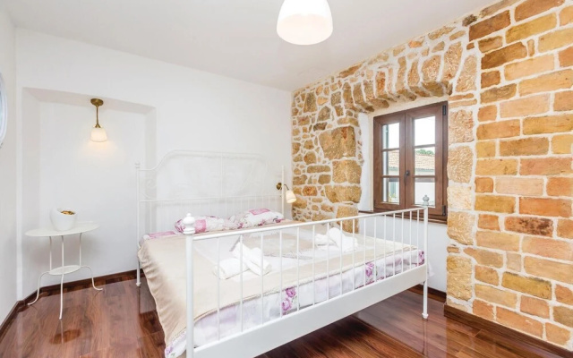 Stunning Home in Silo With Wifi and 2 Bedrooms