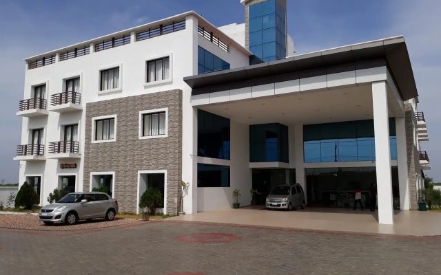 Chandra Royal Inn