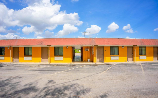Budget Inn By OYO Edinburg Hwy 281