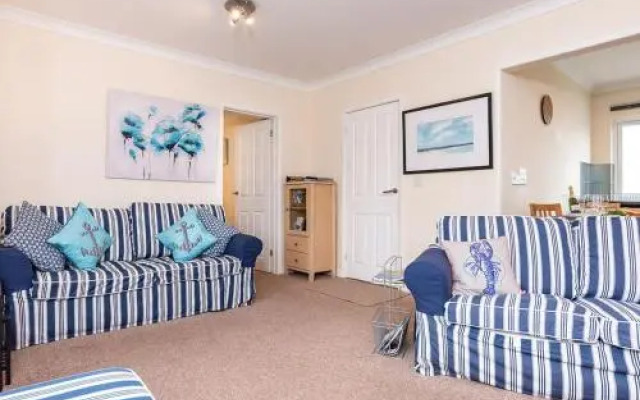 9 Dolphin Court