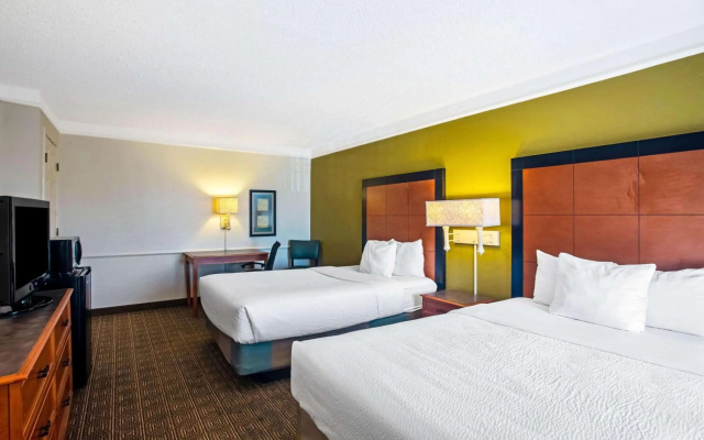 Econo Lodge Inn & Suites Huntsville University Area