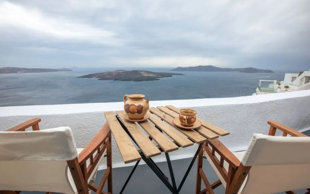 Anemos Fira Caldera View