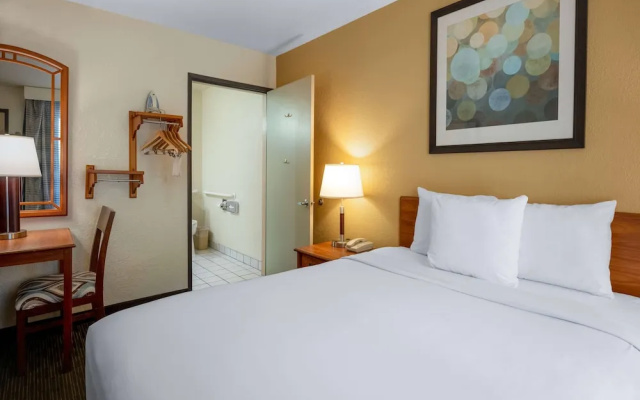 Days Inn By Wyndham Encinitas Moonlight Beach