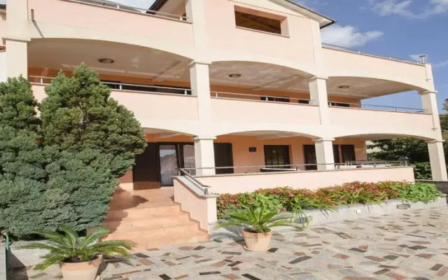 Apartments Folo 401