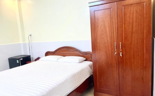 Long Hà Hotel