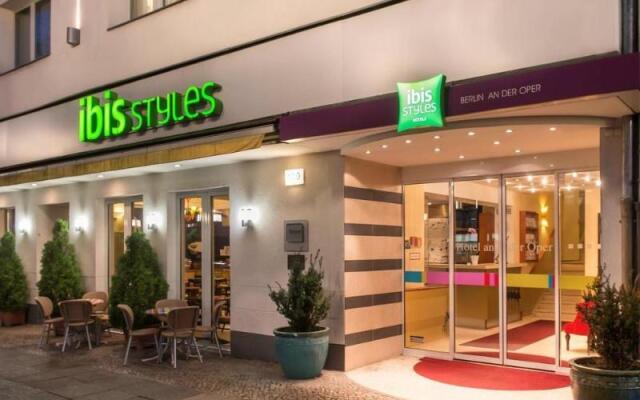 Отель Ibis Styles An Der Oper Берлин вид на фасад