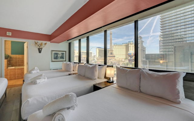 STS 1160 On Strip Sleeps 16 No Resort Fee