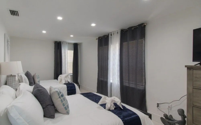 Dania Beach Beauty 3BR with Hot Tub