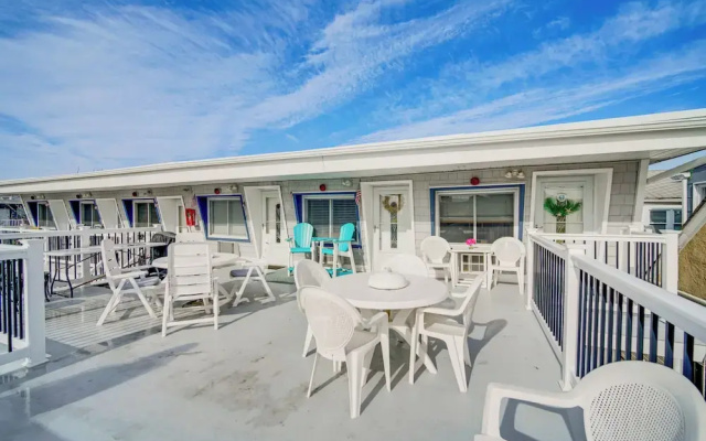 Half-block to Beach & Conventions: Wildwood Studio