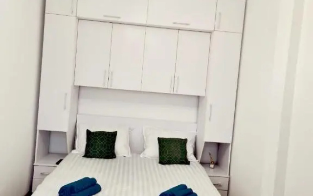 Christopher Apartment