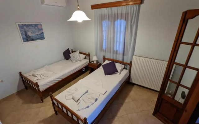 Lovely Lontza, A Cozy 2-Bedroom House.
