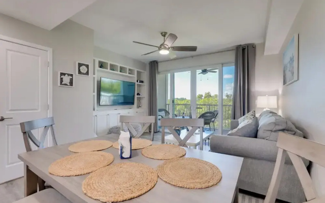 1 Mi to Beach: Coastal-zen Ruskin Retreat!