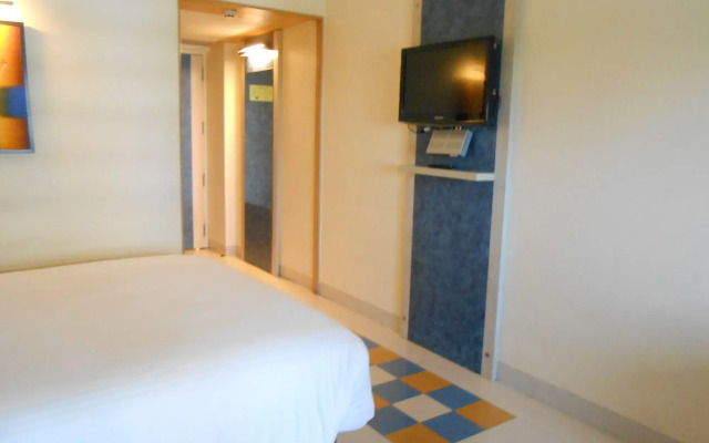 Lemon Tree Hotel Chinchwad Pune