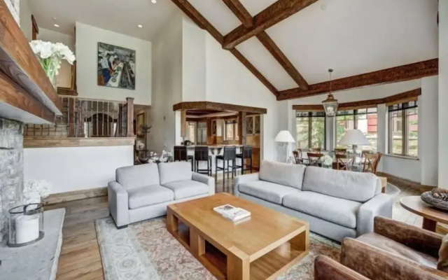 5 Bedroom Luxury Townhome in Lionshead Village