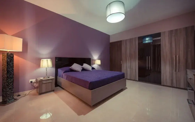 Luxury Apartment near Sea
