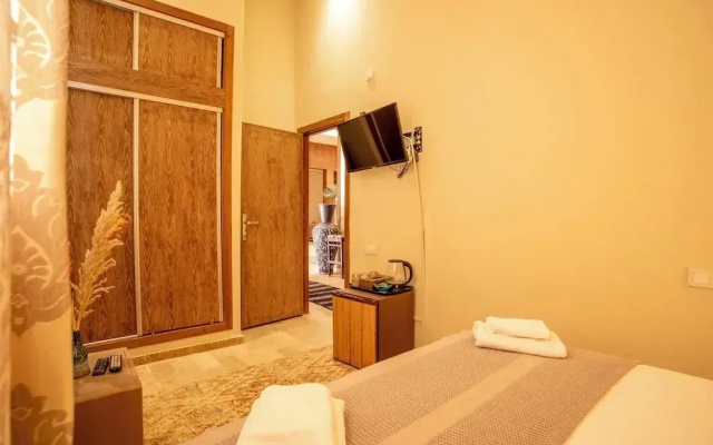 Riad Azia
