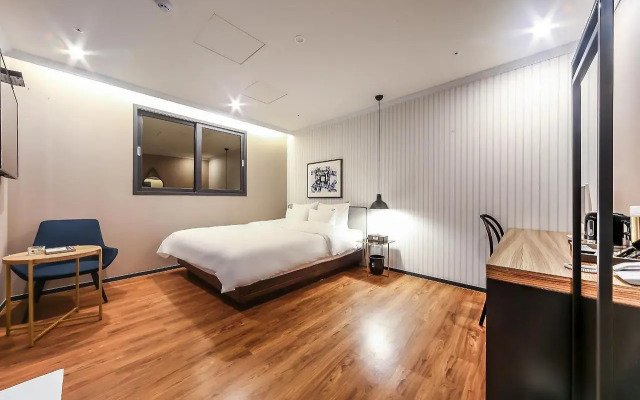 Browndot Hotel - Gold
