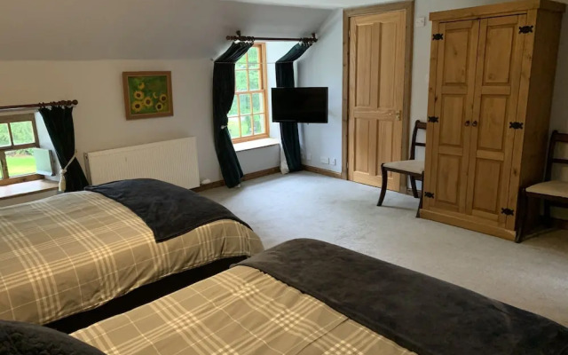 Lochside Lodge & Roundhouse Restaurant