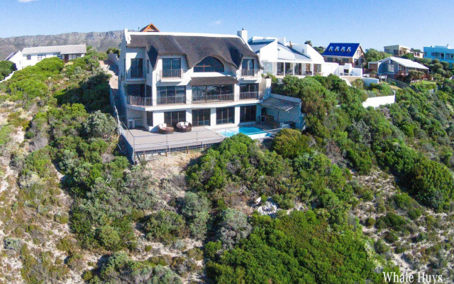 Whale Huys Luxury Ocean Holiday Villa