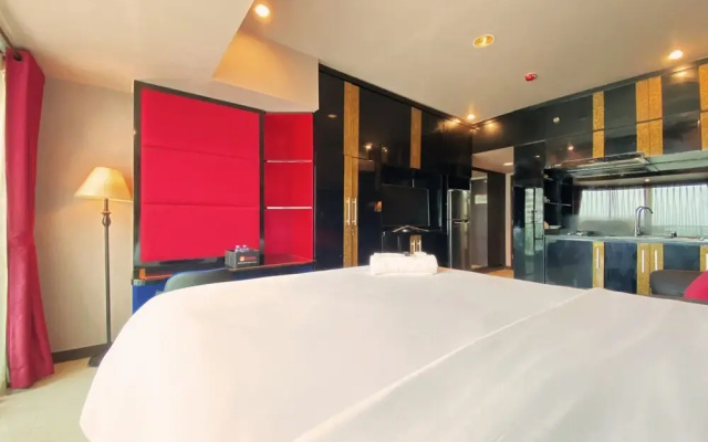 Clean And Comfy Studio Room At Tamansari La Grande Apartment
